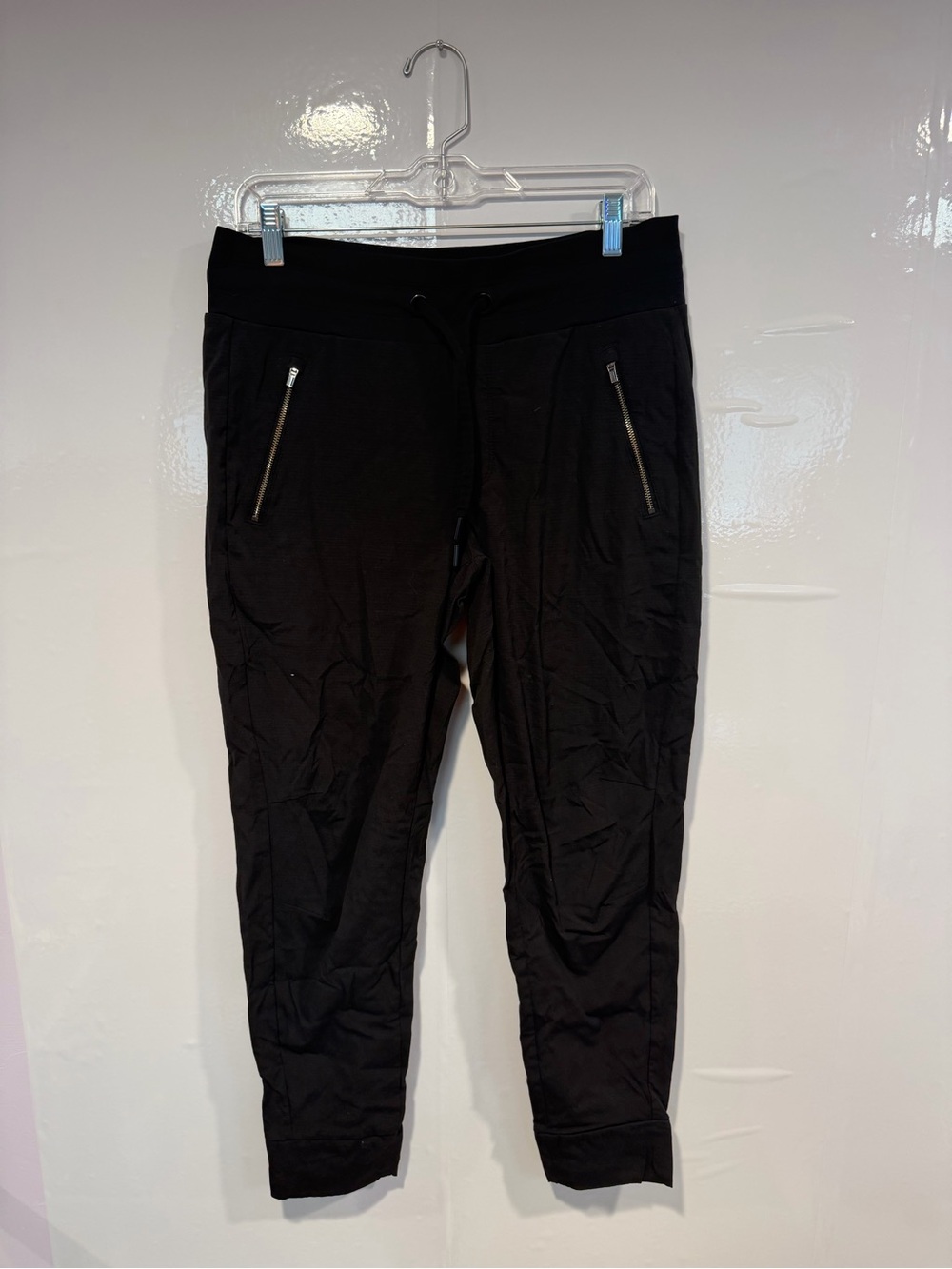 Black Athleta trekki north jogger pants